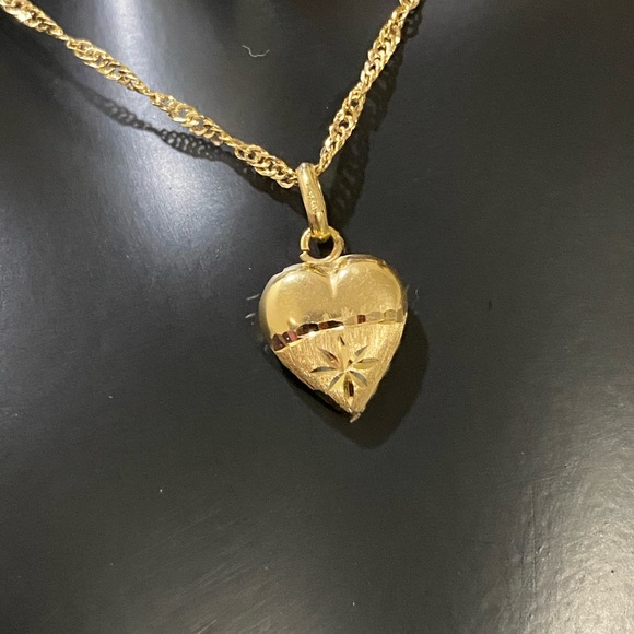 18K Gold Necklace with Heart Pendant. - Picture 3 of 4